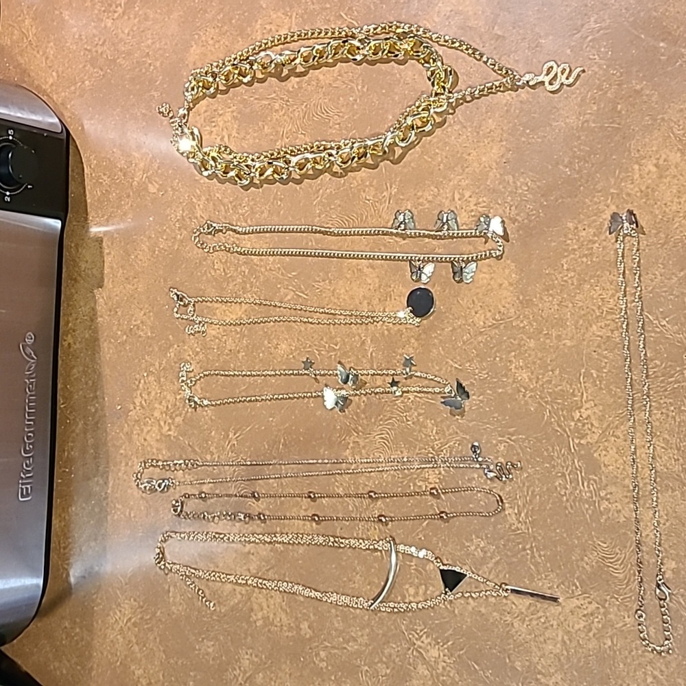 dainty neckales